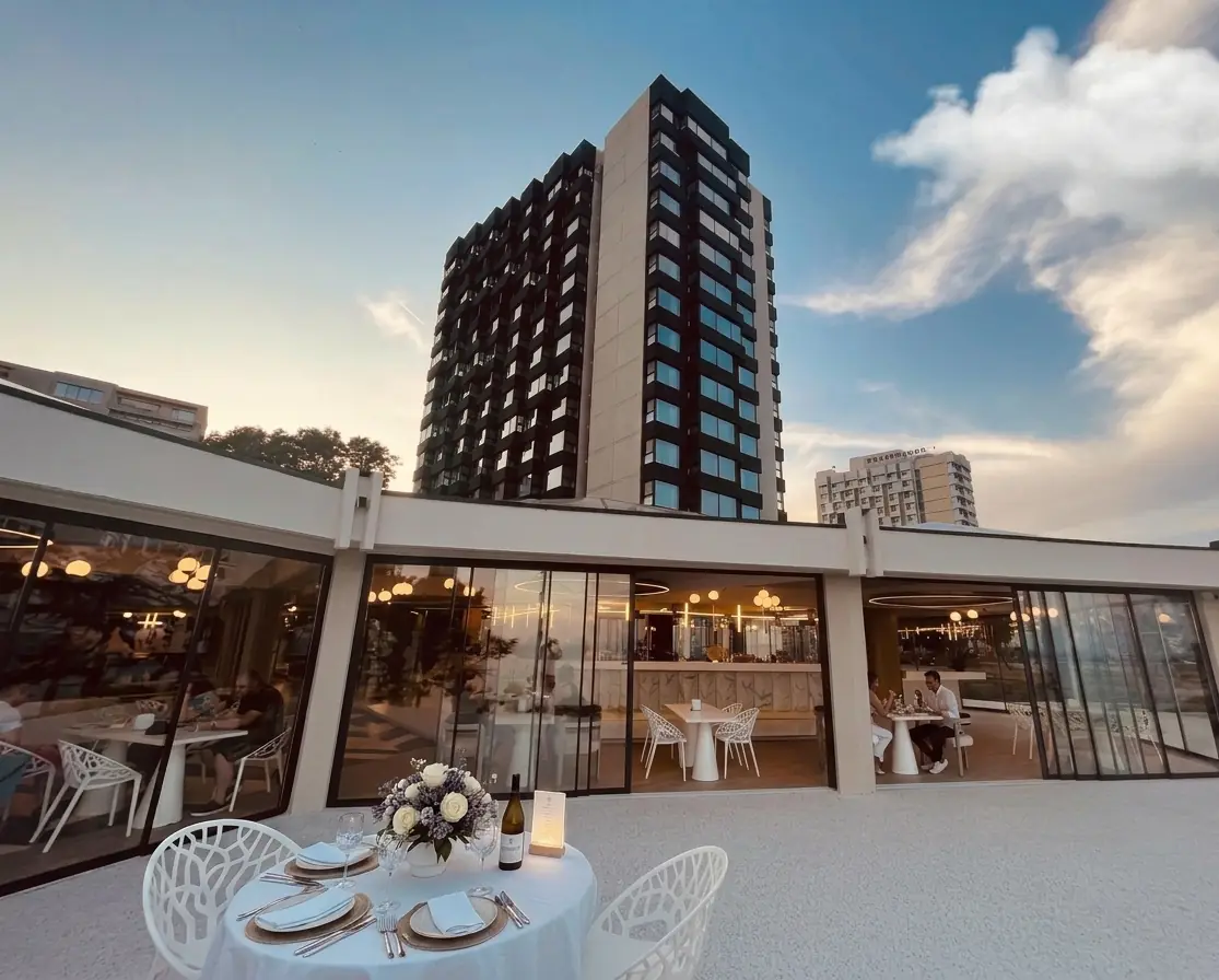 Resort tower with elegant outdoor dining